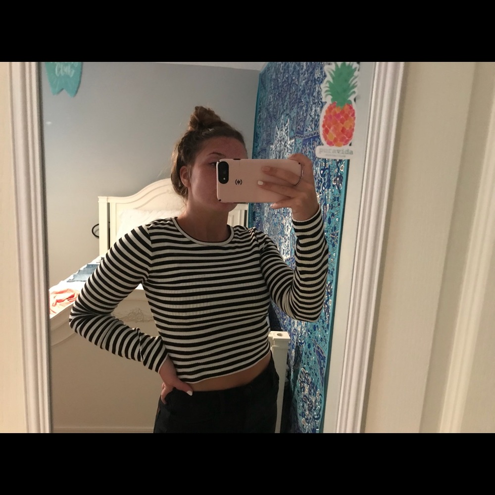 Long sleeve cropped top